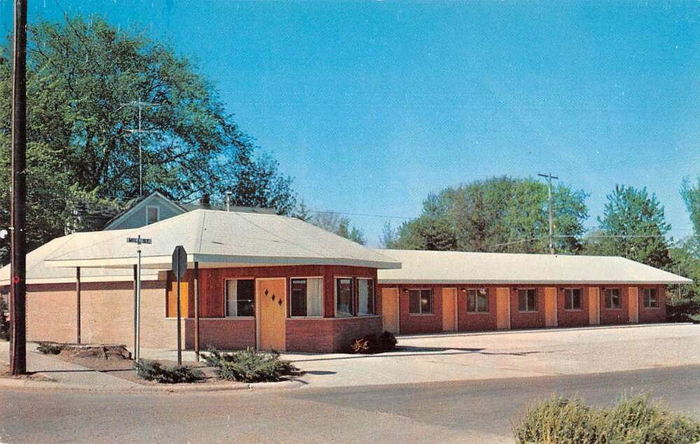 In Town Inn Motel (Northern Trails Motel) - Vintage Postcard